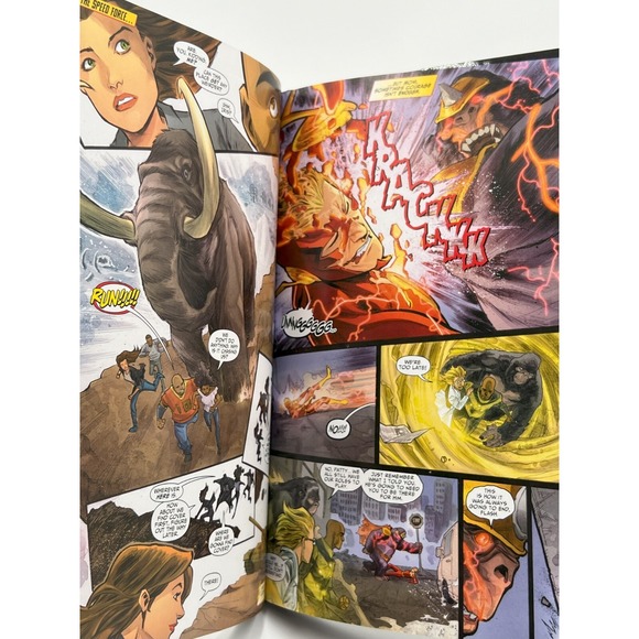 THE FLASH Volume 3 Gorilla Warfare The New 52 DC HCDJ First Print DC Comics - Picture 13 of 14